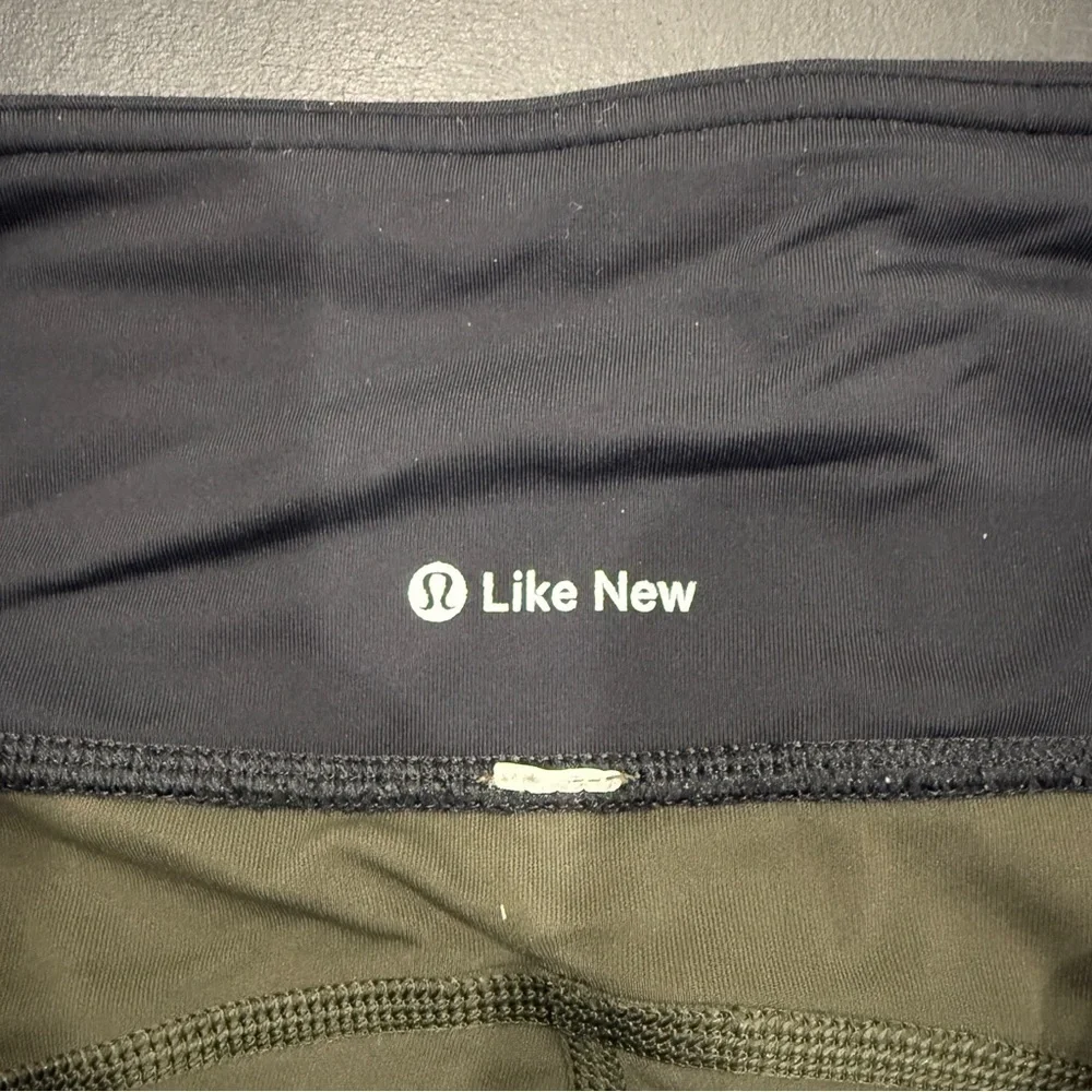 Lululemon Green and Black Smooth Stride Crop